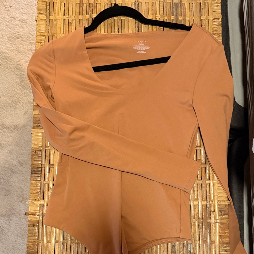 Nuuds scoopneck bodysuit - Clay